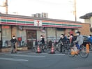 セブンイレブン(コンビニ)まで166m クィーンシップ・パティオ