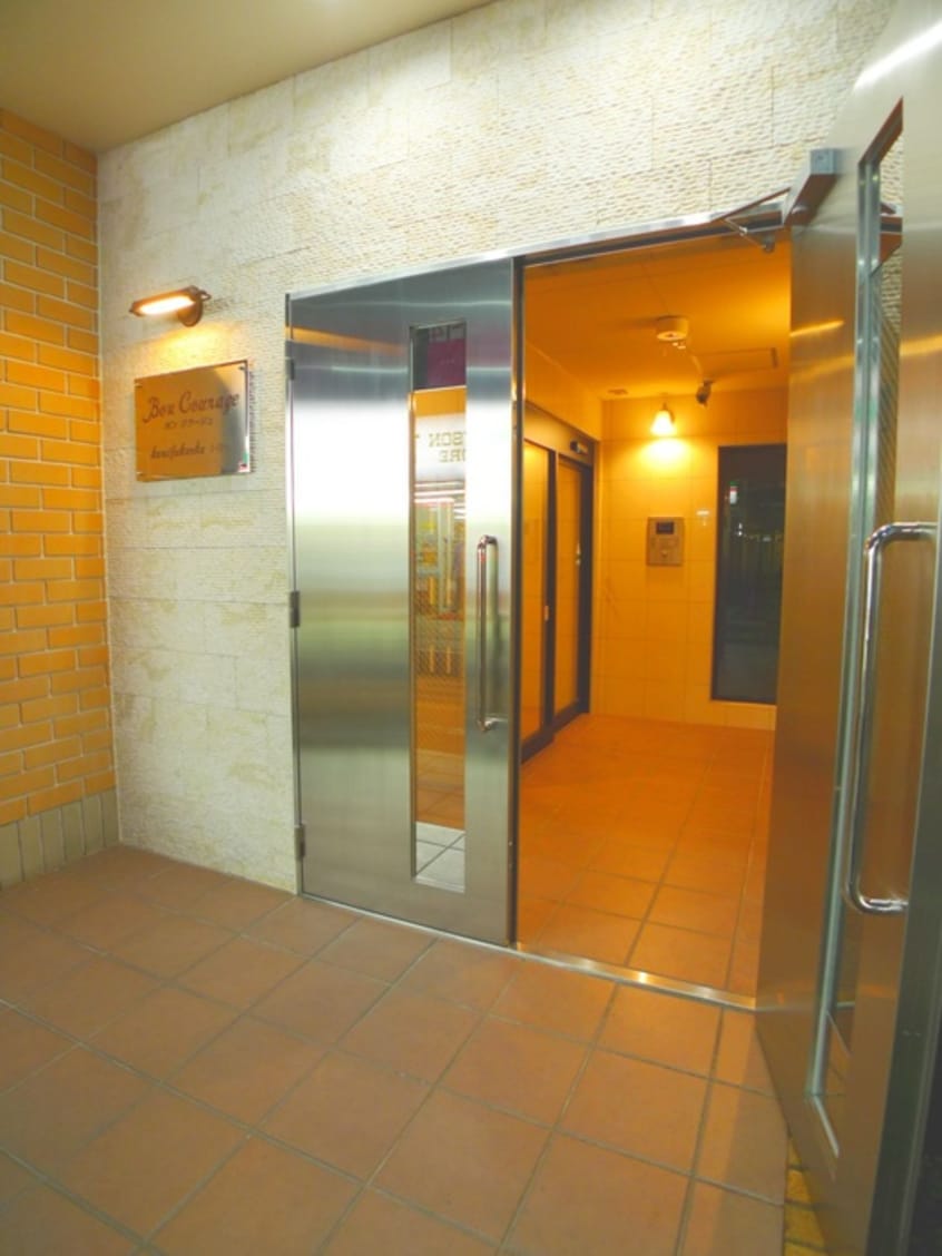 エントランス部分 ボン クラージュ