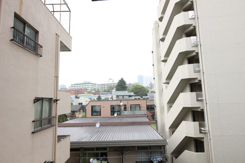 室内からの展望 ルーブル西早稲田弐番館