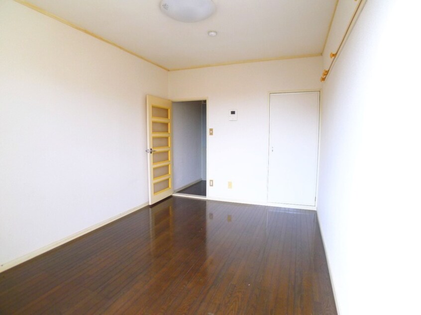 居室 ド・フィ－ル白旗