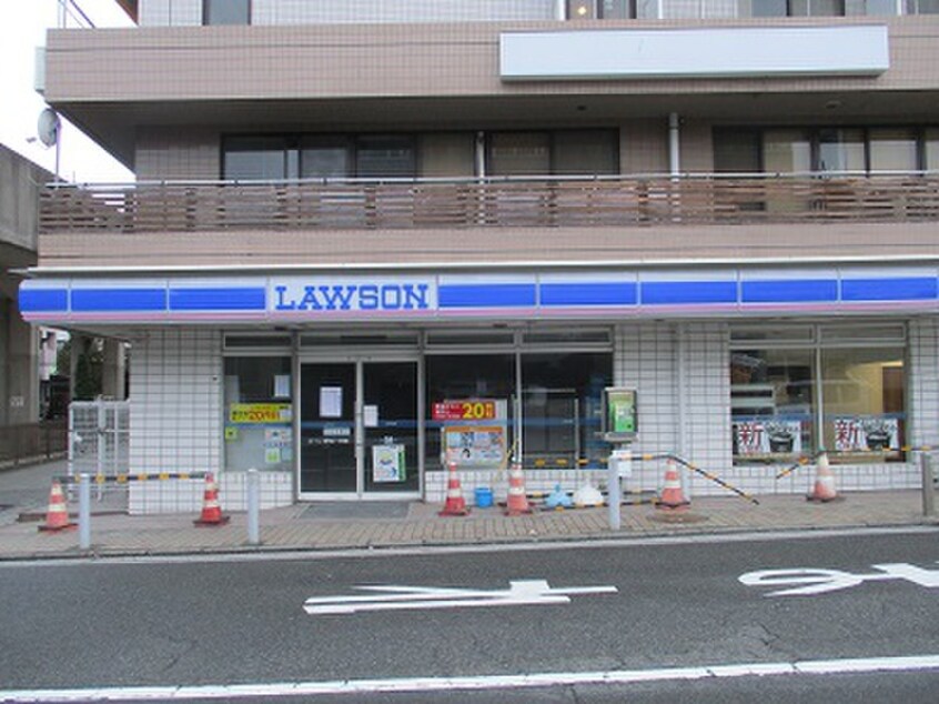 ローソン 仲町台一丁目店(コンビニ)まで8m 仲町台フェニックスコ－ト