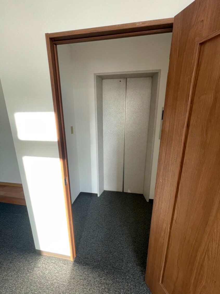 玄関 ＩＴＢビル