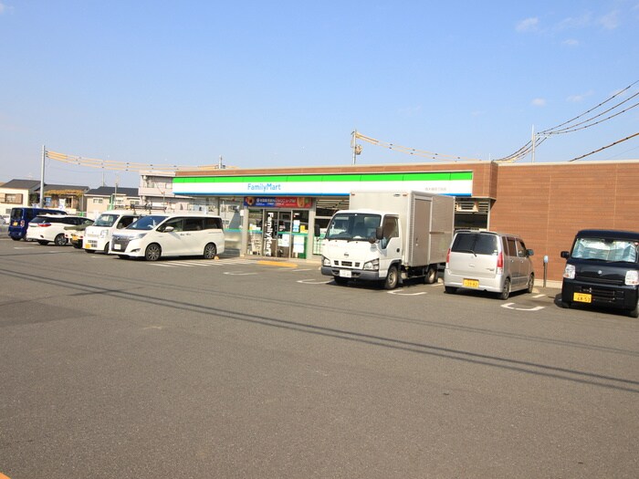 ファミリーマート　西大泉4丁目店(コンビニ)まで421m マーガレット