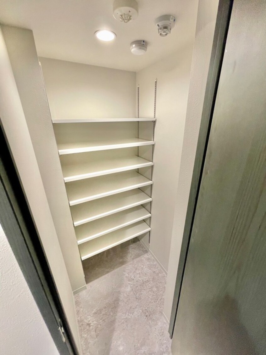 靴箱 GRANSITE IKEBUKURO