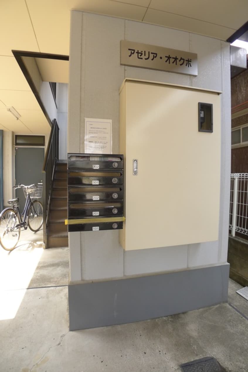 エントランス部分 アゼリア・オオクボ