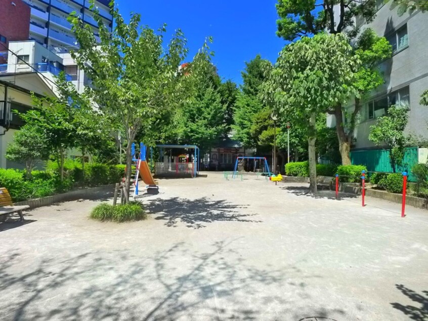物件(公園)まで100m アーバンパーク入谷