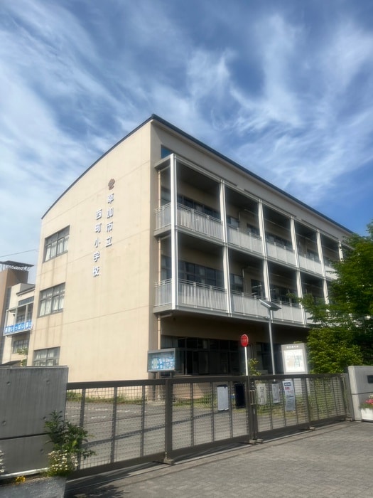 草加市立　西町小学校(小学校)まで600m ロワールヒエダ