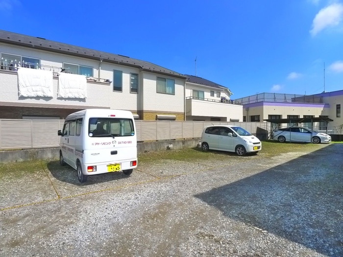 駐車場 メゾン逆井1号棟