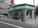 ファミリーマート小浦中目黒店(コンビニ)まで10m ニューハイツ中目黒