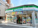ファミリーマート小浦中目黒店(コンビニ)まで10m ニューハイツ中目黒