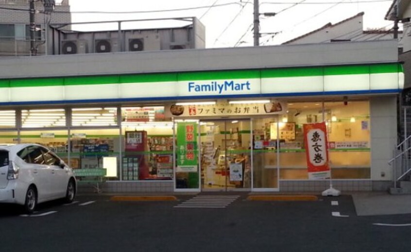 ファミリーマート(コンビニ)まで334m ウェルスクエア南長崎