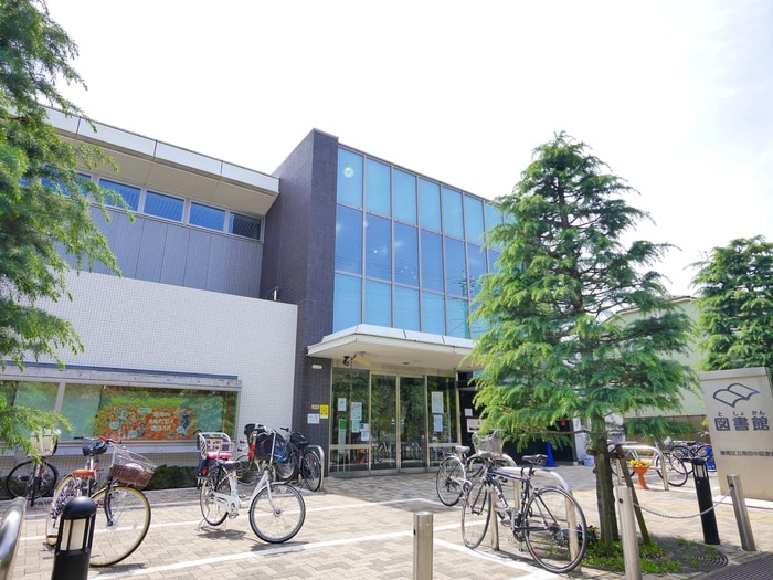 南田中図書館(図書館)まで727m Ｓｈｉｎｅ　ｗｏｏｄｓ