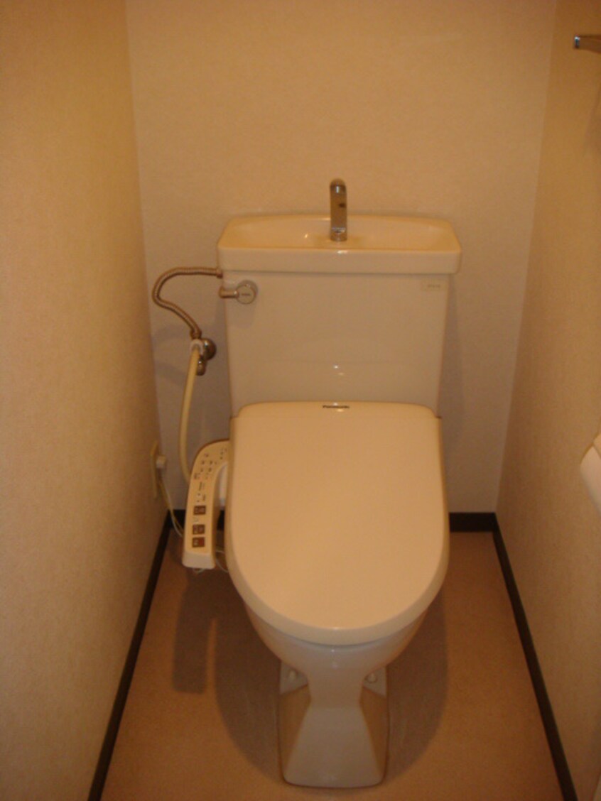 トイレ イカリヤビル