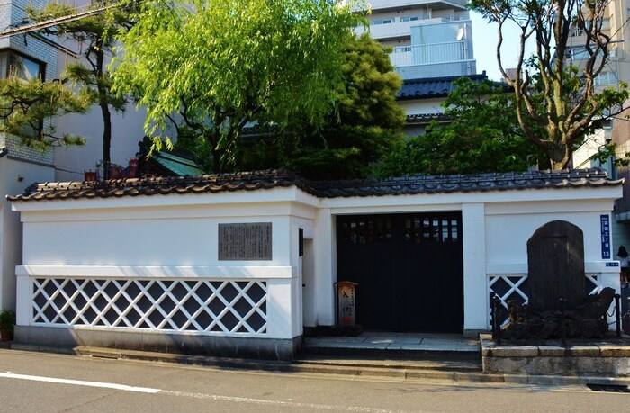 吉良邸屋敷跡(公園)まで804m パークアクシス両国馬車通り