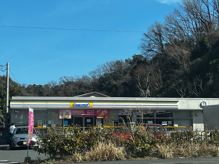 ミニストップ鎌倉十二所店(コンビニ)まで437m 第二青砥ハイツ