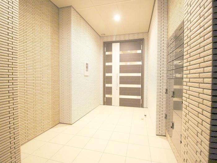 エントランス部分 ラシーネ大泉町