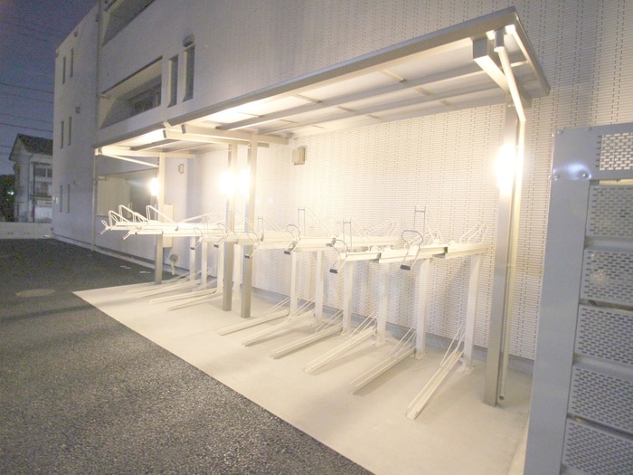 駐輪場 ラシーネ大泉町