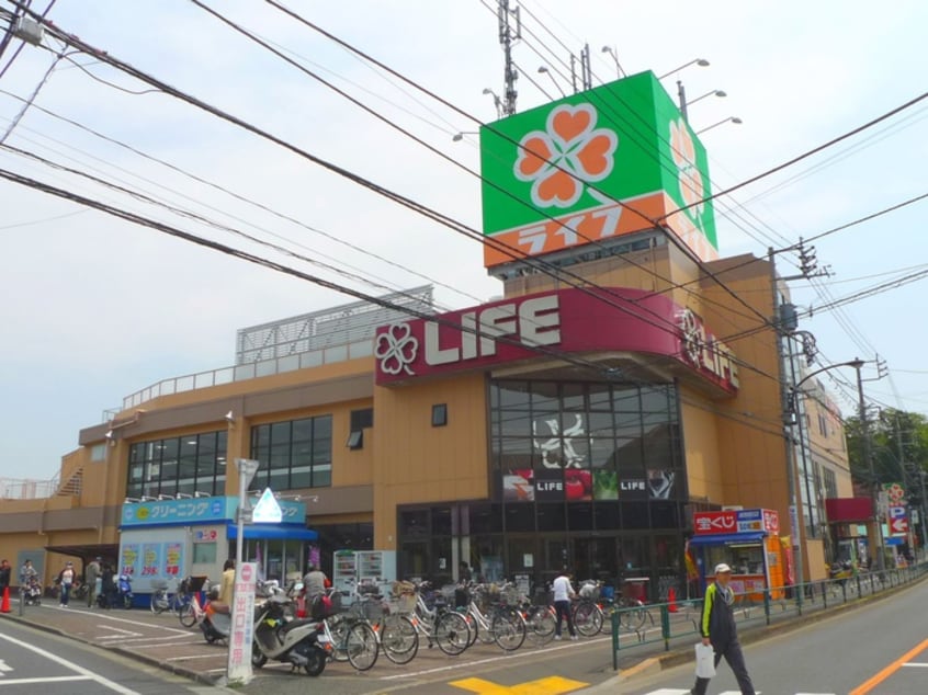 ライフ(スーパー)まで671m ラシーネ大泉町