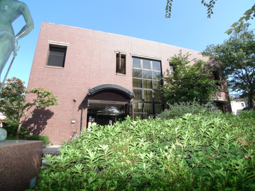 稲荷山図書館(図書館)まで506m ラシーネ大泉町