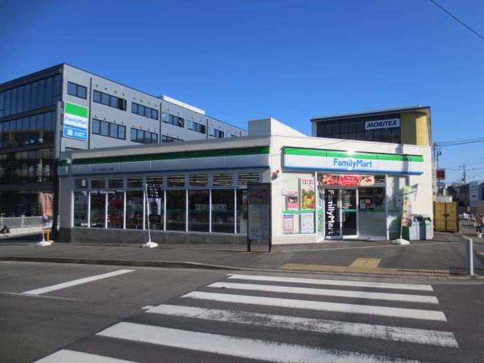 ファミリーマート(コンビニ)まで550m 斉藤ハイツＢ棟