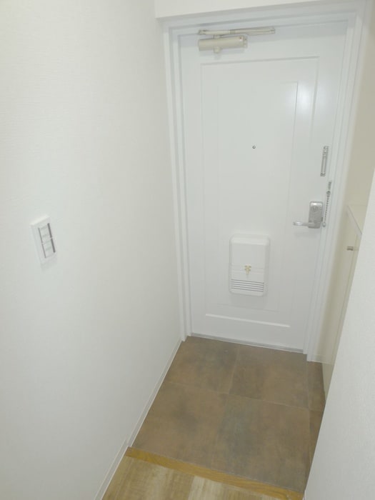 玄関 ルミエ－ル西綾瀬