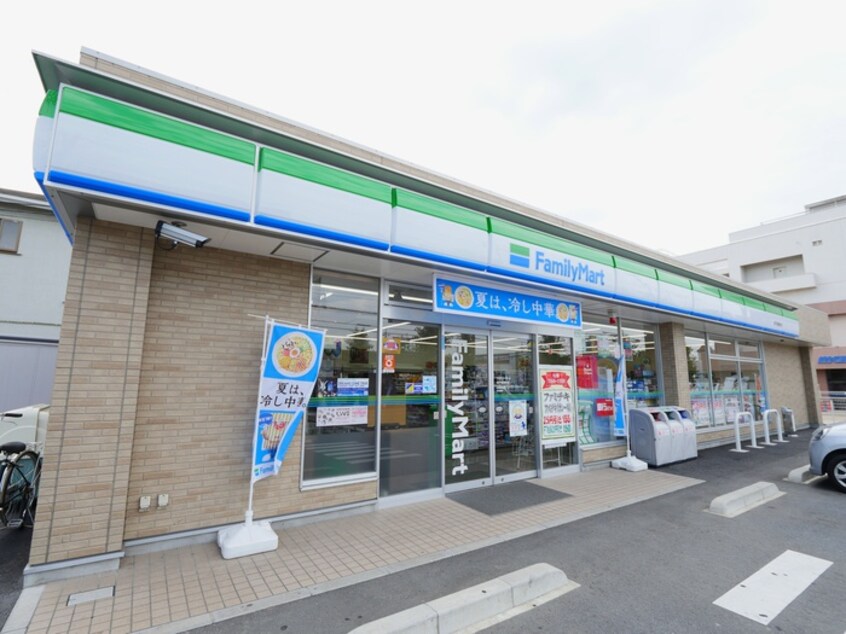 ファミリーマート坂戸薬師町店(コンビニ)まで300m ガーデンスクエア北坂戸