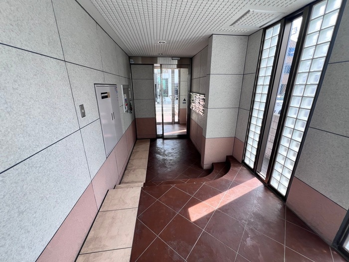 エントランス部分 ｸﾞﾗｽｨｱ新川崎