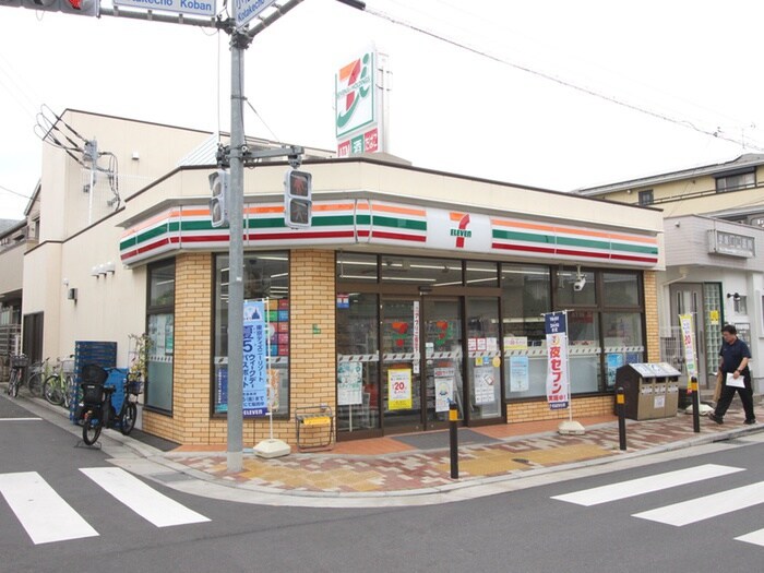 セブンイレブン 練馬小竹町交番前店(コンビニ)まで137m 石津サンハイツ