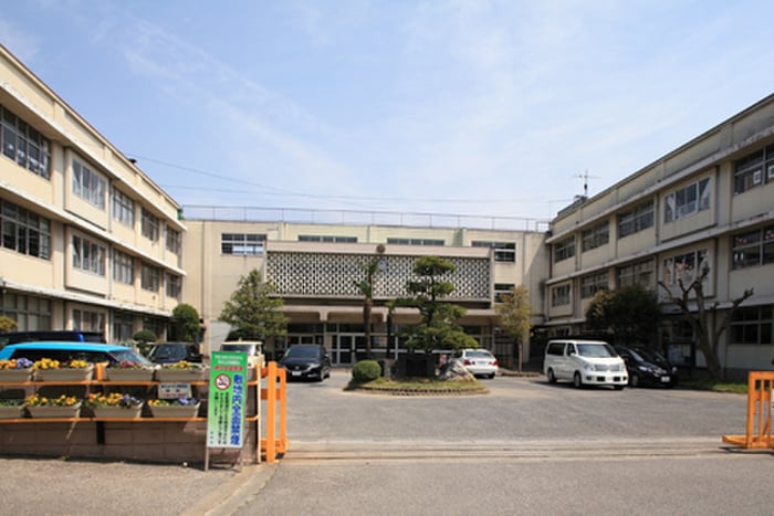 志木市立志木第四小学校(小学校)まで1001m レセーナ