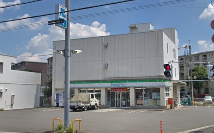 ファミリーマート 入間グリーンヒル店(コンビニ)まで650m グリ－ンコ－ト石田Ｂ