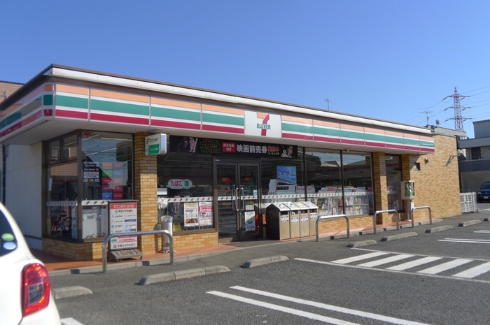 セブンイレブン(コンビニ)まで700m グリ－ンコ－ト石田Ｂ