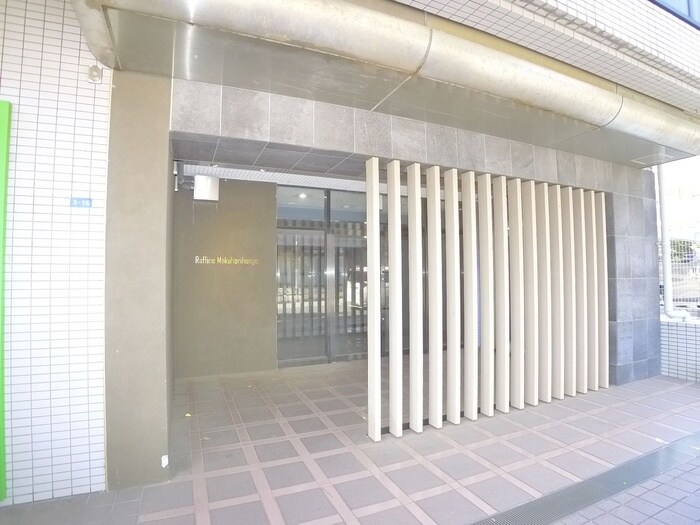 エントランス部分 ラフィネ幕張本郷