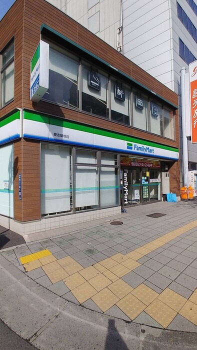 ファミリーマート大志築地店(コンビニ)まで113m 築地永谷タウンプラザ（８０４）