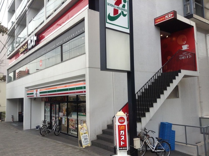 ガスト(その他飲食（ファミレスなど）)まで165m クオリア渋谷本町
