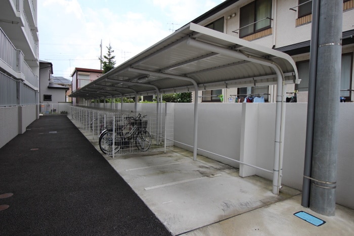 駐輪場 ホワイトハウス