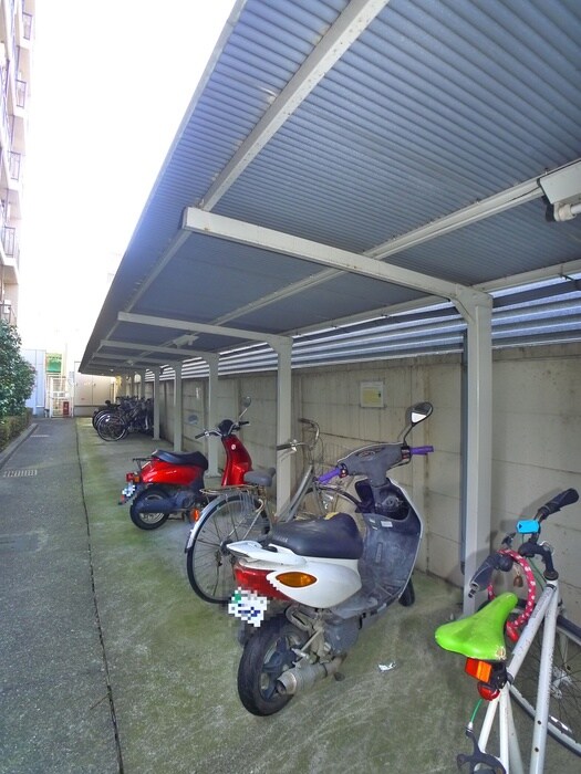 駐輪場 コンフォール小泉