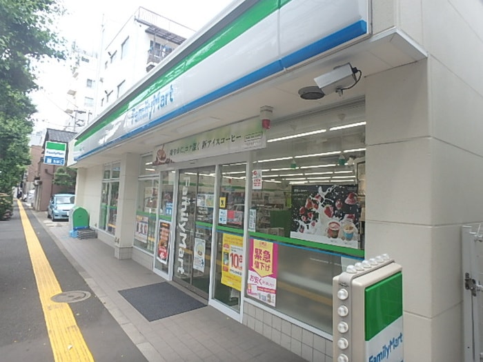 ファミリーマート　千駄木五丁目店(コンビニ)まで126m Ｄメゾン本駒込