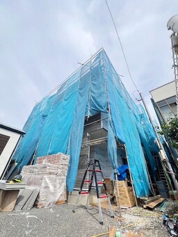 建築中