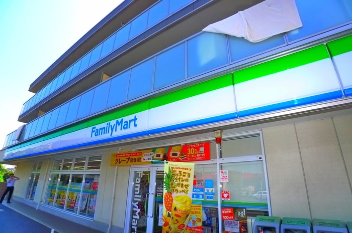 ファミリーマート(コンビニ)まで10m コルビジェ２