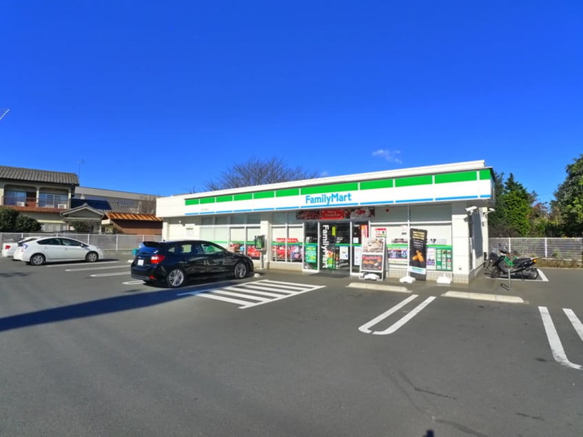 ファミリーマート(コンビニ)まで709m ベルゾ－ネ小林
