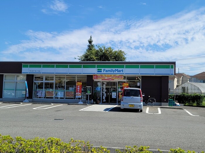 ファミリーマート　東久留米下里二丁目店(コンビニ)まで384m コンフリエ八幡町