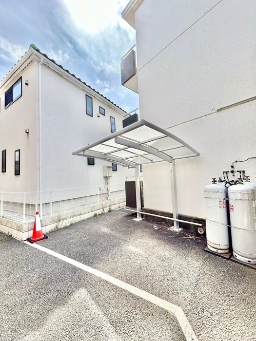 バイク置き場 ミルローゼ