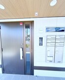 エントランス部分 メルヴェーユイイダ芝原