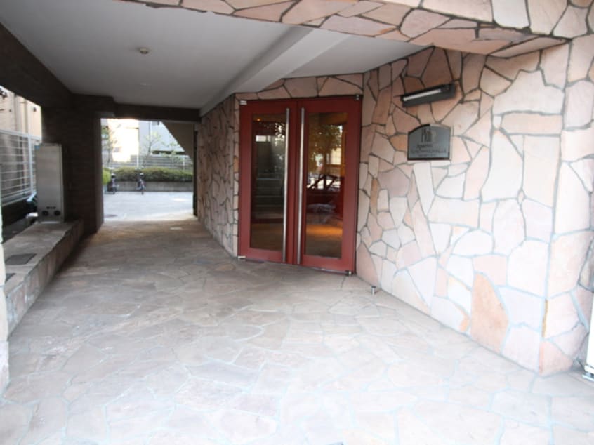 エントランス部分 プレールアパートメント芦花公園