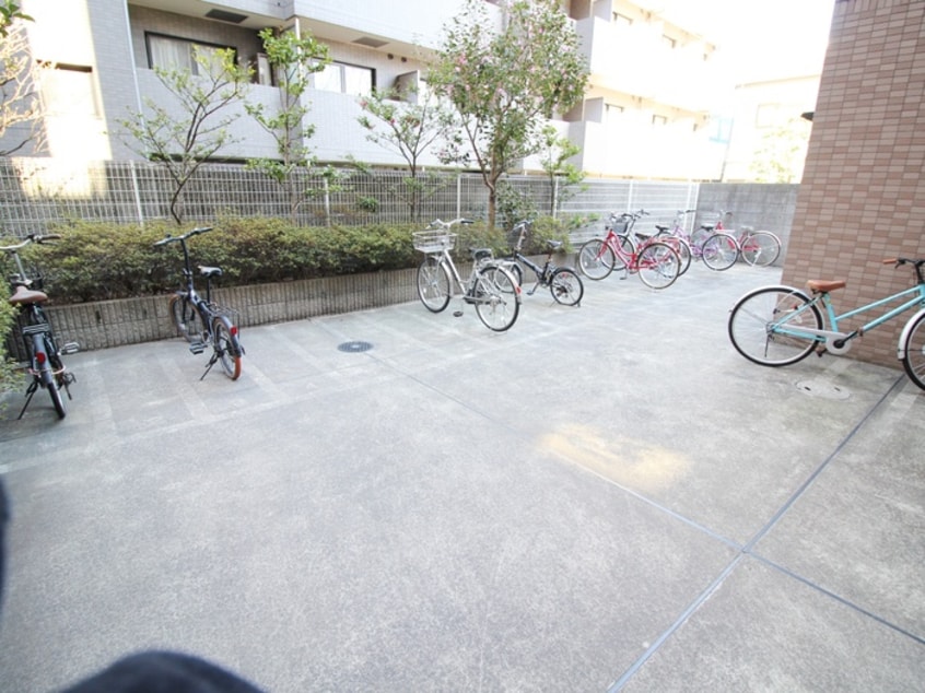 駐輪場 プレールアパートメント芦花公園