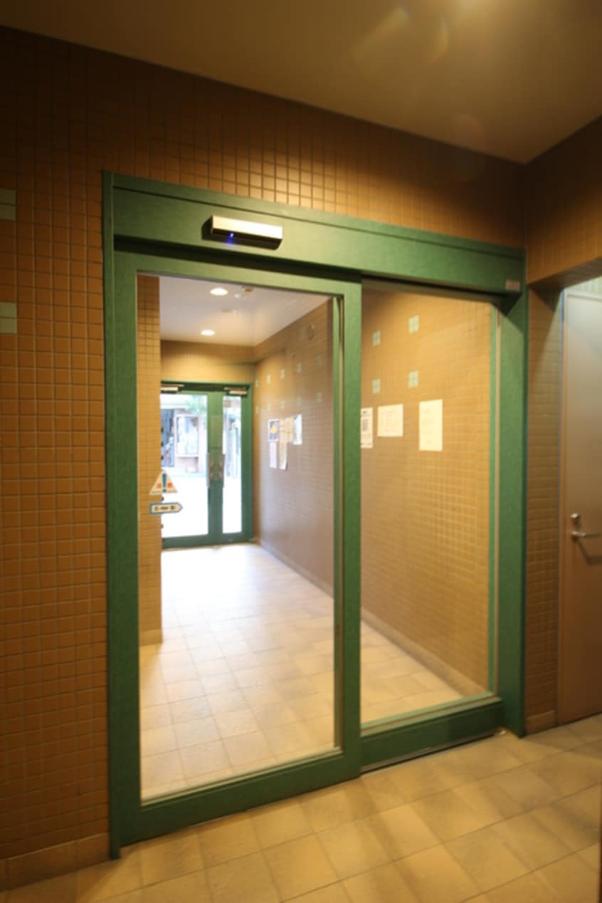 エントランス部分 伊勢原八番館