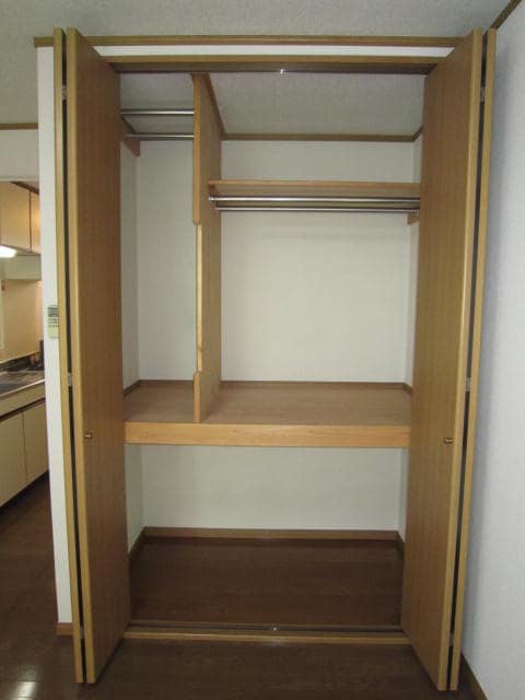 収納 谷津町貸家