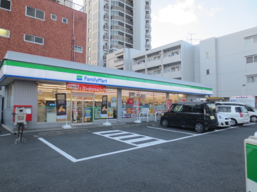 ファミリーマート 湘南台文化センター前店(コンビニ)まで197m リブリ・テラ