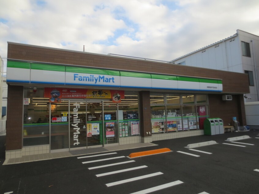 ファミリーマート 高島平一丁目店(コンビニ)まで367m ハイツ及川