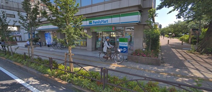 ファミリーマート 板橋赤塚新町三丁目店(コンビニ)まで27m 幸田セントラルマンション